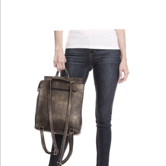 πBronze Vegan Backpack - Picture 2 of 3